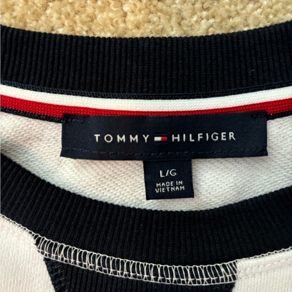 Tommy Hilfiger sweatshirt. Excellent condition. Size large. - Picture 3 of 6